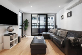 Stylish Apt w/ Stunning Rooftop Views & Hot Tub